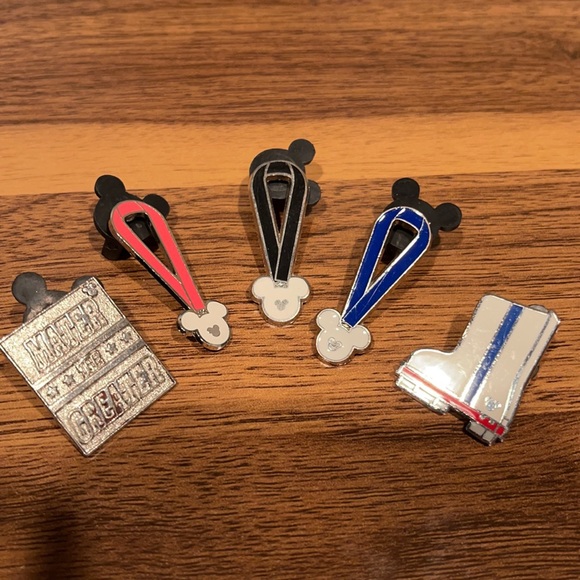 Disney Hidden Mickey Pins - Picture 1 of 6